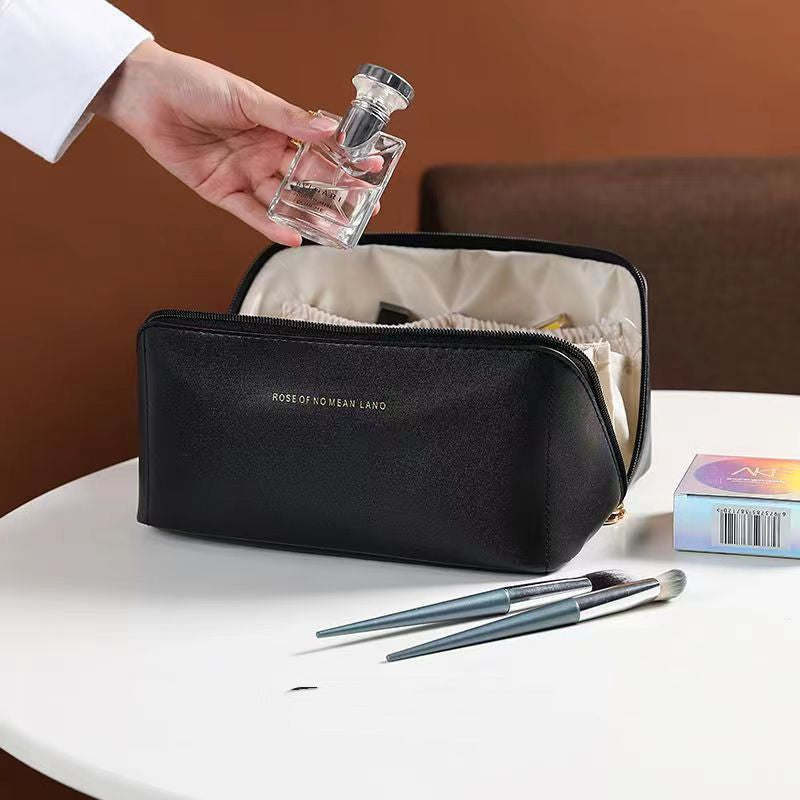 Compact and multifunctional travel cosmetic bag - Ideal for holiday and everyday use